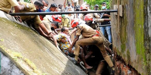 നിർമാണ പ്രവർത്തനത്തിൽ ഏർപ്പെട്ടിരുന്ന തൊഴിലാളികളാണ് അപകടത്തിൽപ്പെട്ടത്. ഒരാളെ രക്ഷപ്പെടുത്താൻ സാധിച്ചിട്ടുണ്ട്.